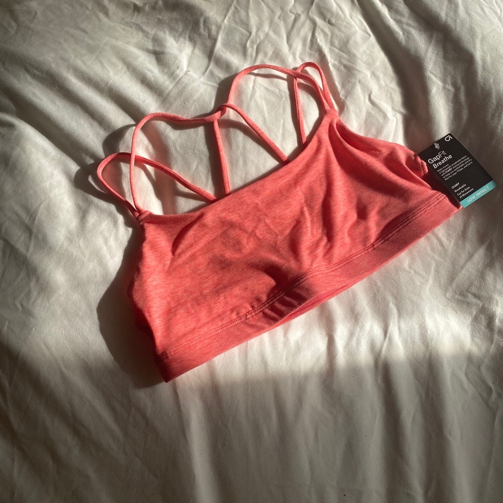 GapFit Breathe Strappy Sports Bra